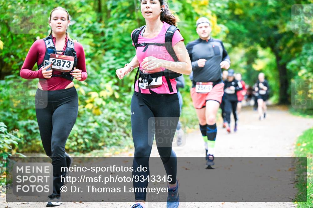 12.10.2025 - Bramfelder Halbmarathon 2025 Dr. Thomas Lammeyer http://msf.ph/oto/9343345 12.10.2025 09:58:10 Laufen 2873, 84, 2564 meine-sportfotos.de