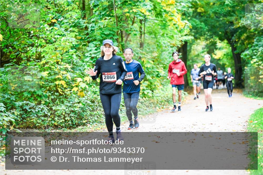12.10.2025 - Bramfelder Halbmarathon 2025 Dr. Thomas Lammeyer http://msf.ph/oto/9343370 12.10.2025 09:58:14 Laufen 2866, 748, 2569, 2743 meine-sportfotos.de