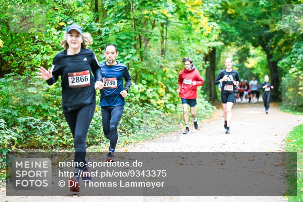 12.10.2025 - Bramfelder Halbmarathon 2025 Dr. Thomas Lammeyer http://msf.ph/oto/9343375 12.10.2025 09:58:15 Laufen 2866, 2748, 2569, 2743 meine-sportfotos.de