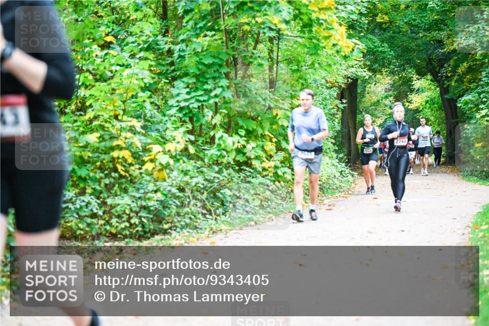 12.10.2025 - Bramfelder Halbmarathon 2025 Dr. Thomas Lammeyer http://msf.ph/oto/9343405 12.10.2025 09:58:21 Laufen 2944, 2585, 2740, 2893 meine-sportfotos.de