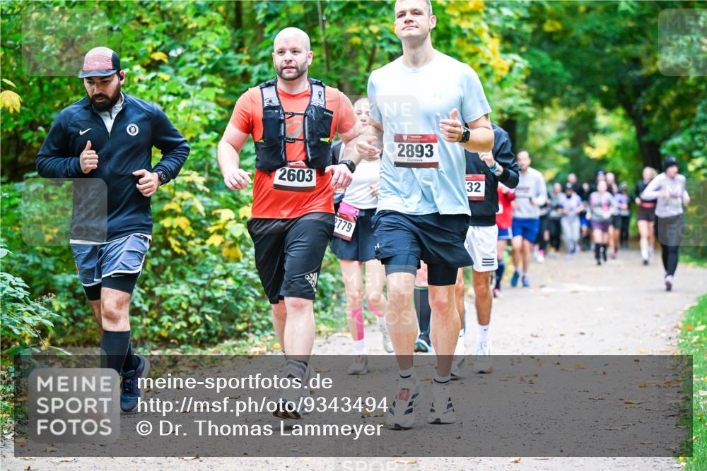 12.10.2025 - Bramfelder Halbmarathon 2025 Dr. Thomas Lammeyer http://msf.ph/oto/9343494 12.10.2025 09:58:35 Laufen 2603, 2779, 2893, 32 meine-sportfotos.de