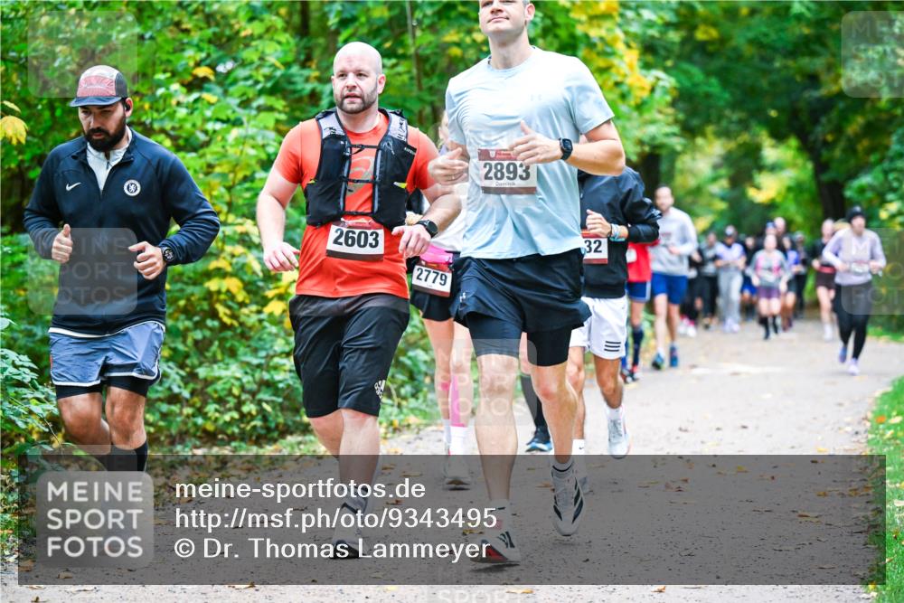 12.10.2025 - Bramfelder Halbmarathon 2025 Dr. Thomas Lammeyer http://msf.ph/oto/9343495 12.10.2025 09:58:35 Laufen 2603, 2779, 2893, 32 meine-sportfotos.de