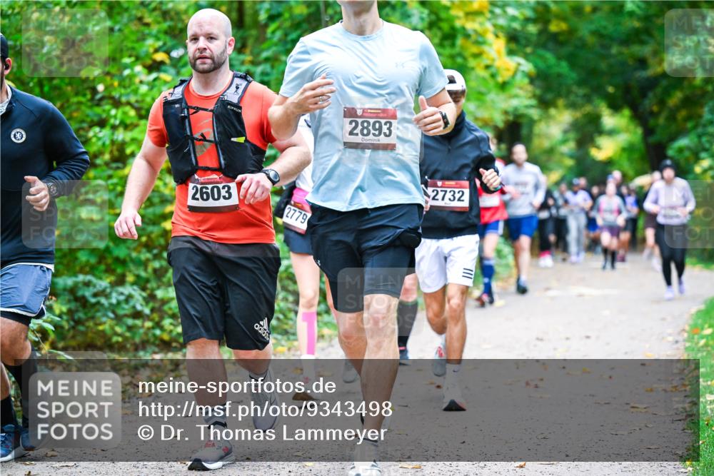 12.10.2025 - Bramfelder Halbmarathon 2025 Dr. Thomas Lammeyer http://msf.ph/oto/9343498 12.10.2025 09:58:35 Laufen 2603, 2779, 34, 2893, 2732 meine-sportfotos.de