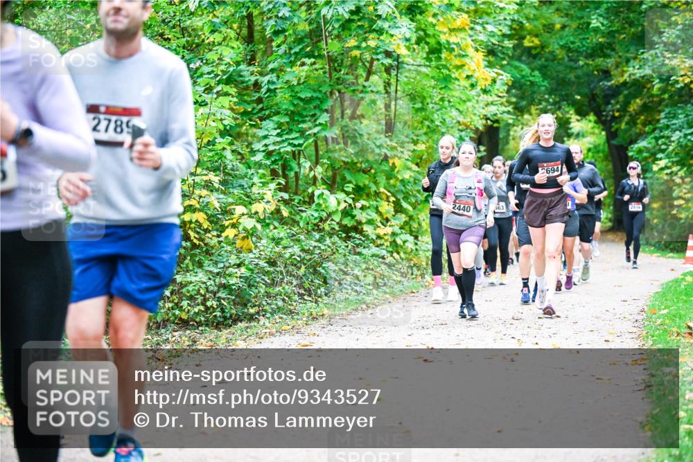 12.10.2025 - Bramfelder Halbmarathon 2025 Dr. Thomas Lammeyer http://msf.ph/oto/9343527 12.10.2025 09:58:43 Laufen 2789, 2440, 563, 2694, 2816 meine-sportfotos.de