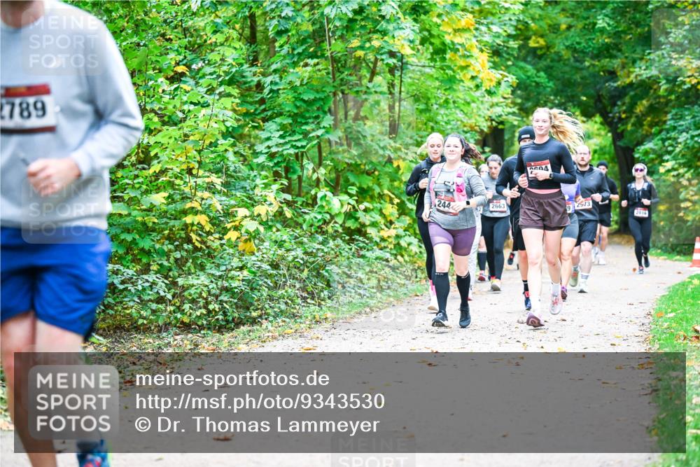 12.10.2025 - Bramfelder Halbmarathon 2025 Dr. Thomas Lammeyer http://msf.ph/oto/9343530 12.10.2025 09:58:43 Laufen 2789, 244, 2663, 04, 92973, 2816 meine-sportfotos.de