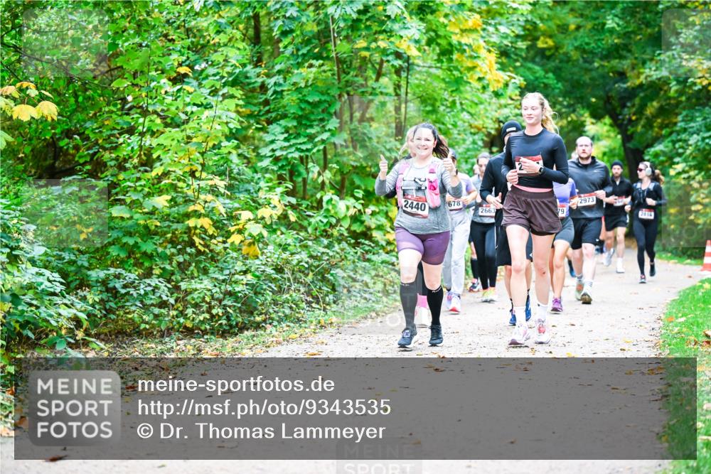 12.10.2025 - Bramfelder Halbmarathon 2025 Dr. Thomas Lammeyer http://msf.ph/oto/9343535 12.10.2025 09:58:44 Laufen 2440, 678, 2663, 2973, 79, 2016 meine-sportfotos.de
