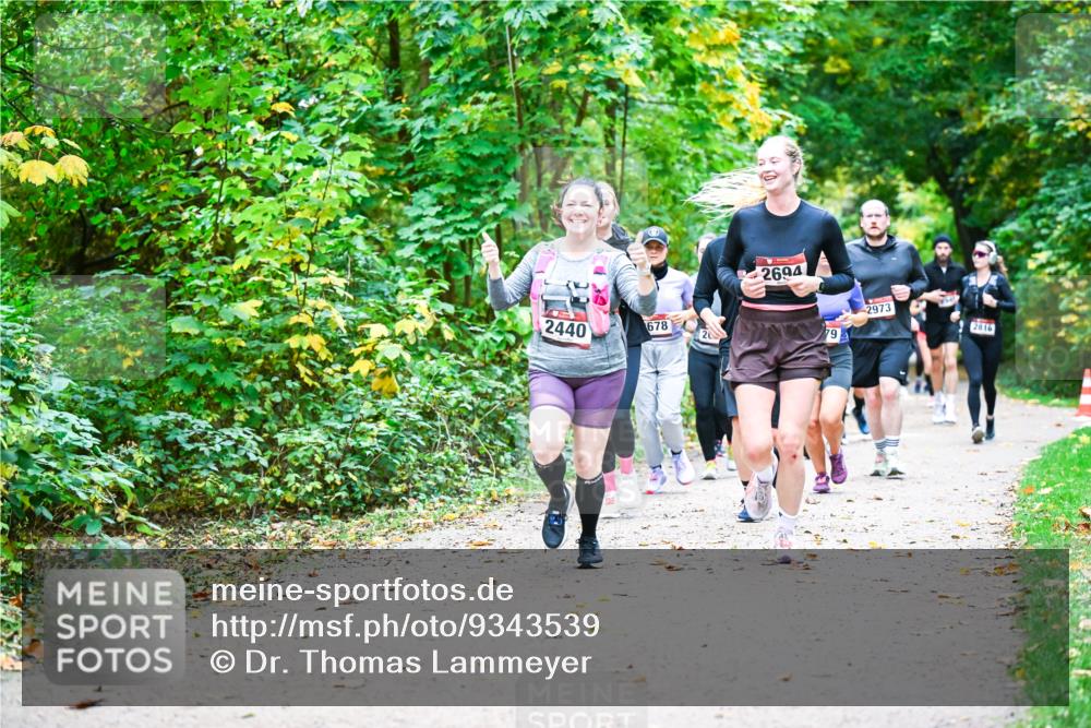 12.10.2025 - Bramfelder Halbmarathon 2025 Dr. Thomas Lammeyer http://msf.ph/oto/9343539 12.10.2025 09:58:44 Laufen 2440, 678, 2, 2694, 79, 2973, 2816 meine-sportfotos.de