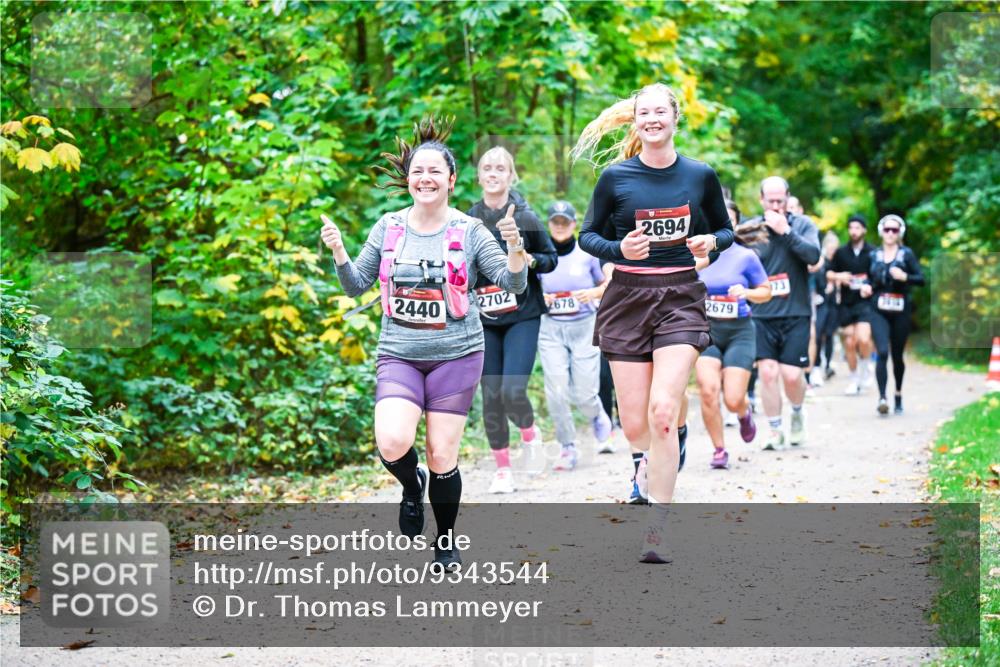 12.10.2025 - Bramfelder Halbmarathon 2025 Dr. Thomas Lammeyer http://msf.ph/oto/9343544 12.10.2025 09:58:45 Laufen 2440, 2702, 2678, 2694, 2679, 973, 7414 meine-sportfotos.de
