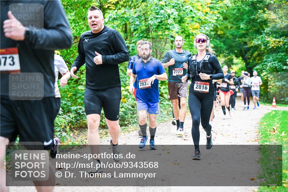 12.10.2025 - Bramfelder Halbmarathon 2025 Dr. Thomas Lammeyer http://msf.ph/oto/9343568 12.10.2025 09:58:50 Laufen 173, 2937, 2727, 2816, 817 meine-sportfotos.de
