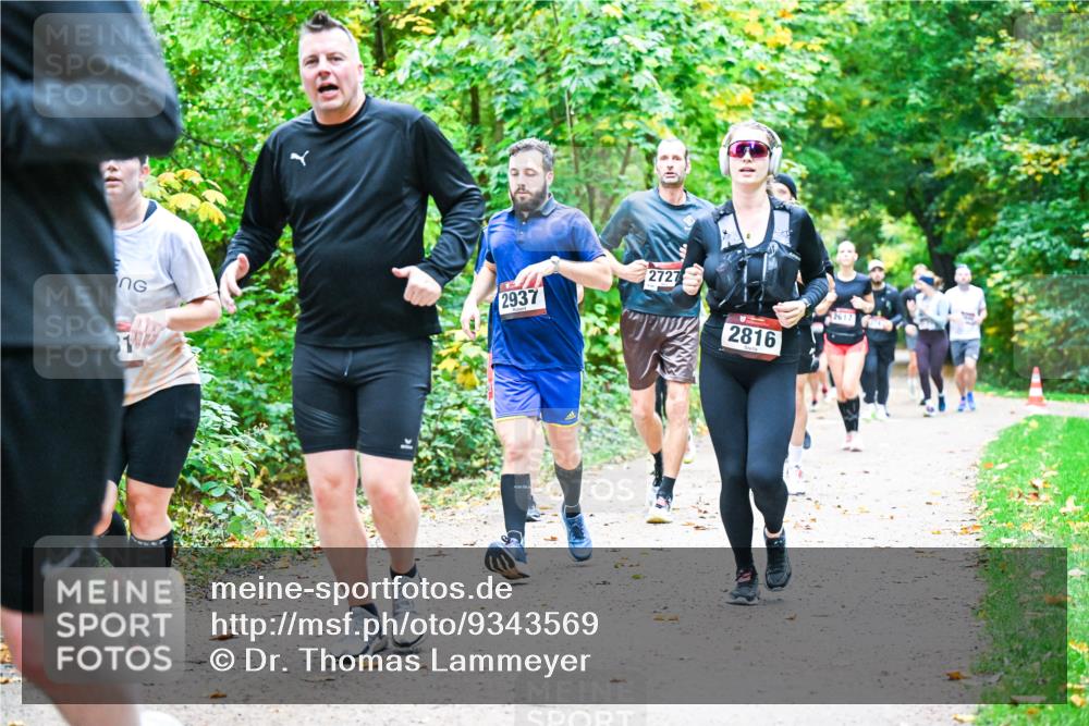 12.10.2025 - Bramfelder Halbmarathon 2025 Dr. Thomas Lammeyer http://msf.ph/oto/9343569 12.10.2025 09:58:50 Laufen 2937, 2727, 2816, 2617 meine-sportfotos.de