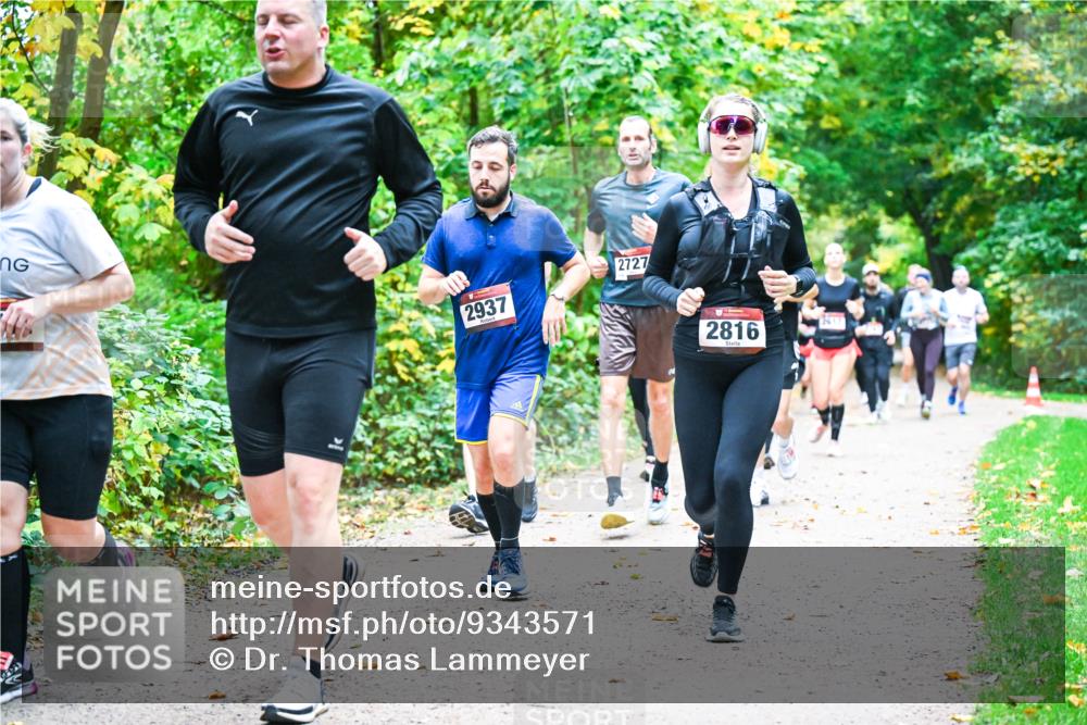 12.10.2025 - Bramfelder Halbmarathon 2025 Dr. Thomas Lammeyer http://msf.ph/oto/9343571 12.10.2025 09:58:50 Laufen 2937, 2727, 2816 meine-sportfotos.de