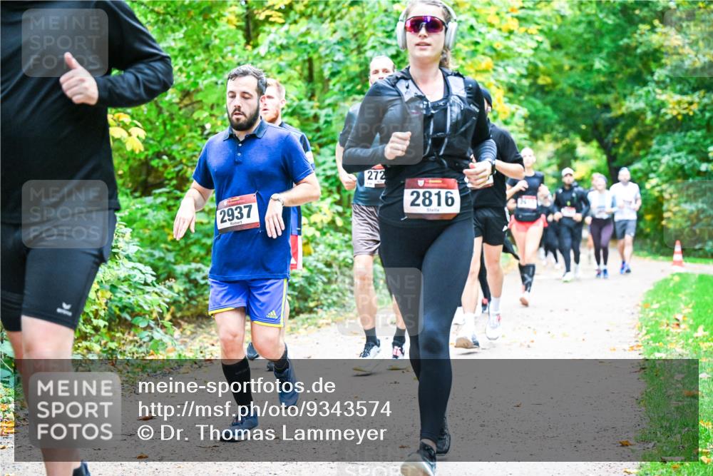 12.10.2025 - Bramfelder Halbmarathon 2025 Dr. Thomas Lammeyer http://msf.ph/oto/9343574 12.10.2025 09:58:51 Laufen 2937, 272, 2816 meine-sportfotos.de