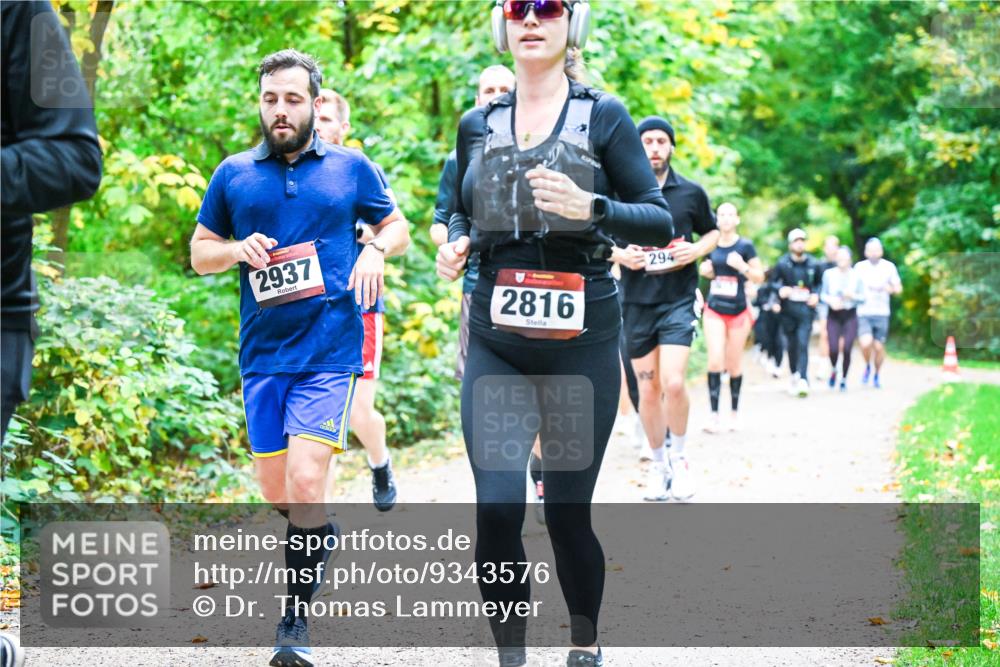 12.10.2025 - Bramfelder Halbmarathon 2025 Dr. Thomas Lammeyer http://msf.ph/oto/9343576 12.10.2025 09:58:51 Laufen 2937, 2816, 294 meine-sportfotos.de