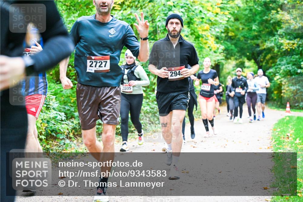 12.10.2025 - Bramfelder Halbmarathon 2025 Dr. Thomas Lammeyer http://msf.ph/oto/9343583 12.10.2025 09:58:52 Laufen 2727, 864, 2805, 294, 2617 meine-sportfotos.de