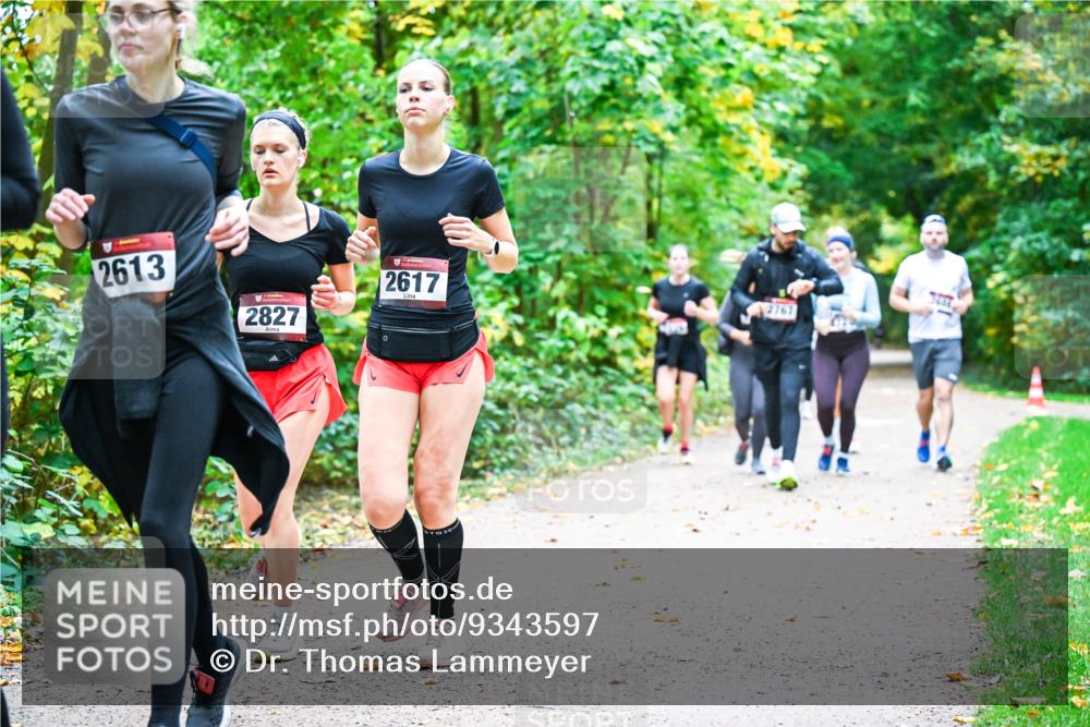 12.10.2025 - Bramfelder Halbmarathon 2025 Dr. Thomas Lammeyer http://msf.ph/oto/9343597 12.10.2025 09:58:55 Laufen 2613, 2827, 2617, 2767 meine-sportfotos.de