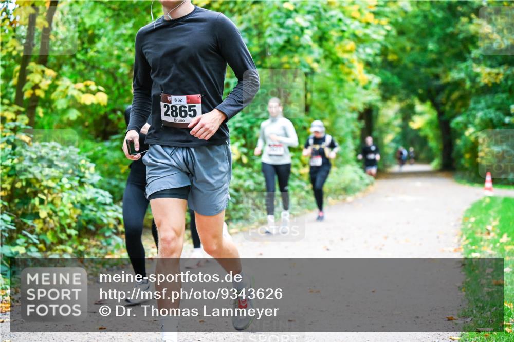 12.10.2025 - Bramfelder Halbmarathon 2025 Dr. Thomas Lammeyer http://msf.ph/oto/9343626 12.10.2025 09:59:01 Laufen 32, 2865 meine-sportfotos.de