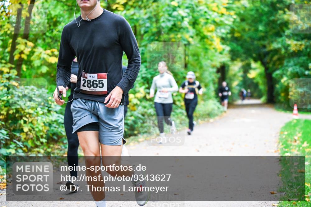 12.10.2025 - Bramfelder Halbmarathon 2025 Dr. Thomas Lammeyer http://msf.ph/oto/9343627 12.10.2025 09:59:01 Laufen 32, 2865 meine-sportfotos.de