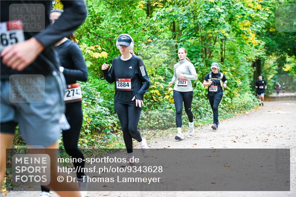 12.10.2025 - Bramfelder Halbmarathon 2025 Dr. Thomas Lammeyer http://msf.ph/oto/9343628 12.10.2025 09:59:01 Laufen 65, 2884, 2921, 2742, 2822 meine-sportfotos.de