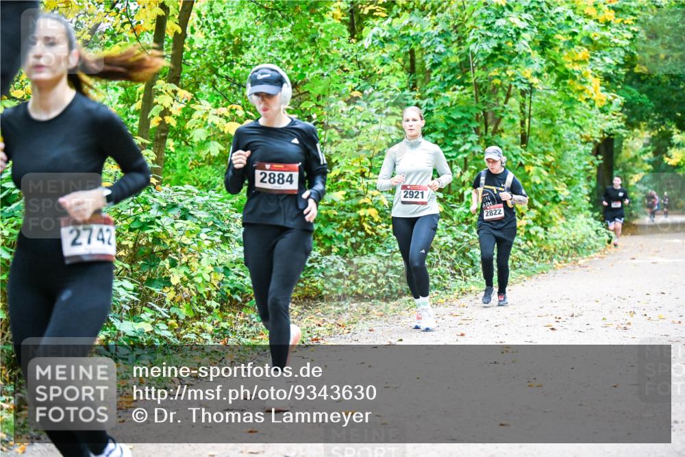 12.10.2025 - Bramfelder Halbmarathon 2025 Dr. Thomas Lammeyer http://msf.ph/oto/9343630 12.10.2025 09:59:02 Laufen 2742, 2884, 2921, 2822 meine-sportfotos.de