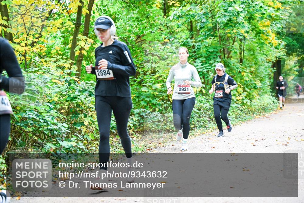12.10.2025 - Bramfelder Halbmarathon 2025 Dr. Thomas Lammeyer http://msf.ph/oto/9343632 12.10.2025 09:59:02 Laufen 2884, 2921, 2822 meine-sportfotos.de