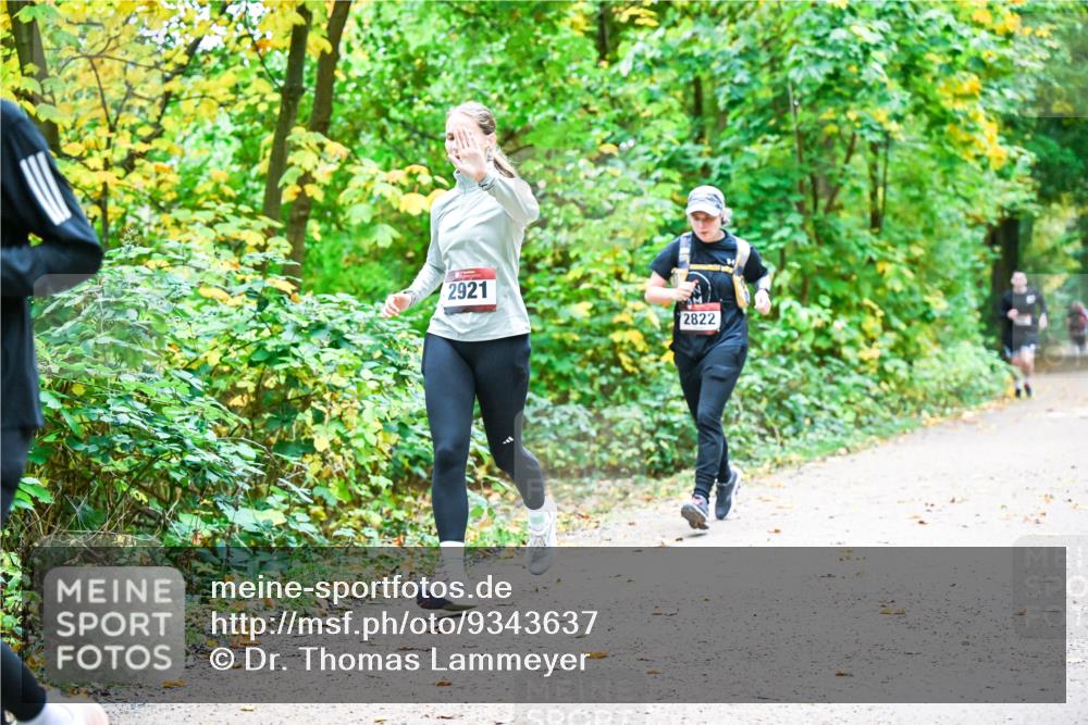12.10.2025 - Bramfelder Halbmarathon 2025 Dr. Thomas Lammeyer http://msf.ph/oto/9343637 12.10.2025 09:59:03 Laufen 2921, 2822 meine-sportfotos.de