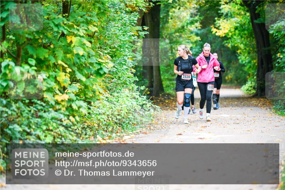 12.10.2025 - Bramfelder Halbmarathon 2025 Dr. Thomas Lammeyer http://msf.ph/oto/9343656 12.10.2025 09:59:21 Laufen 2820, 2819, 943 meine-sportfotos.de