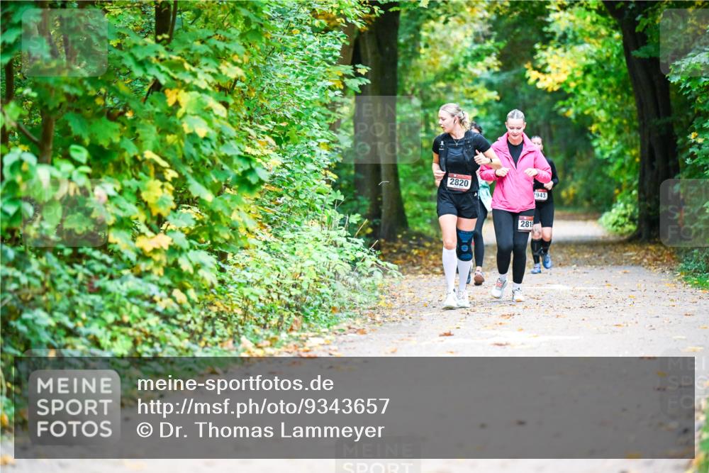 12.10.2025 - Bramfelder Halbmarathon 2025 Dr. Thomas Lammeyer http://msf.ph/oto/9343657 12.10.2025 09:59:22 Laufen 2820, 2943, 2819 meine-sportfotos.de