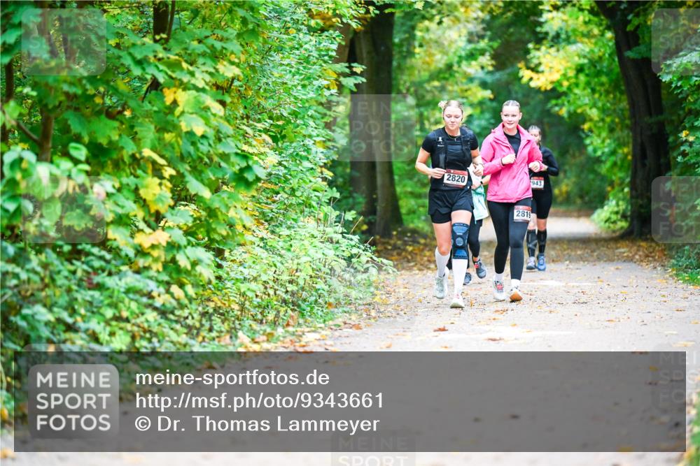 12.10.2025 - Bramfelder Halbmarathon 2025 Dr. Thomas Lammeyer http://msf.ph/oto/9343661 12.10.2025 09:59:22 Laufen 2820, 2943, 2819 meine-sportfotos.de