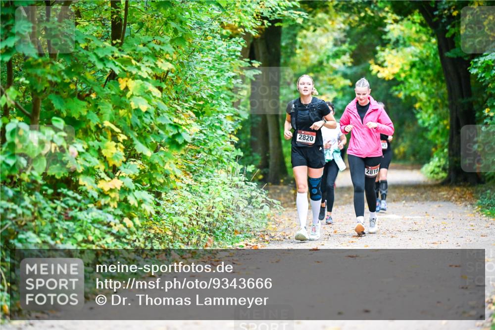 12.10.2025 - Bramfelder Halbmarathon 2025 Dr. Thomas Lammeyer http://msf.ph/oto/9343666 12.10.2025 09:59:23 Laufen 2820, 2819, 43 meine-sportfotos.de