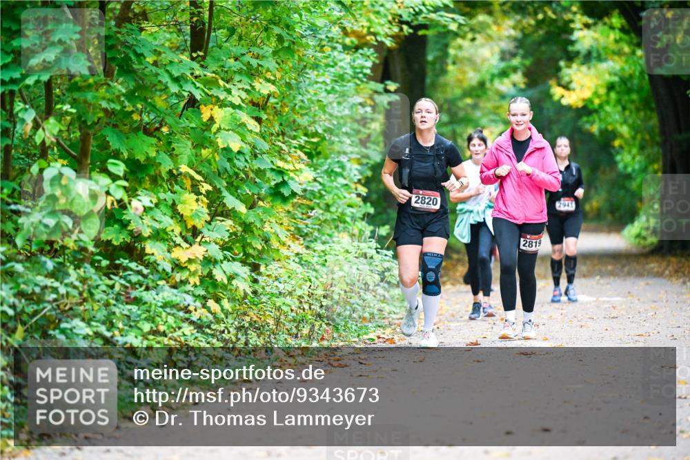 12.10.2025 - Bramfelder Halbmarathon 2025 Dr. Thomas Lammeyer http://msf.ph/oto/9343673 12.10.2025 09:59:25 Laufen 2820, 2819, 2941 meine-sportfotos.de