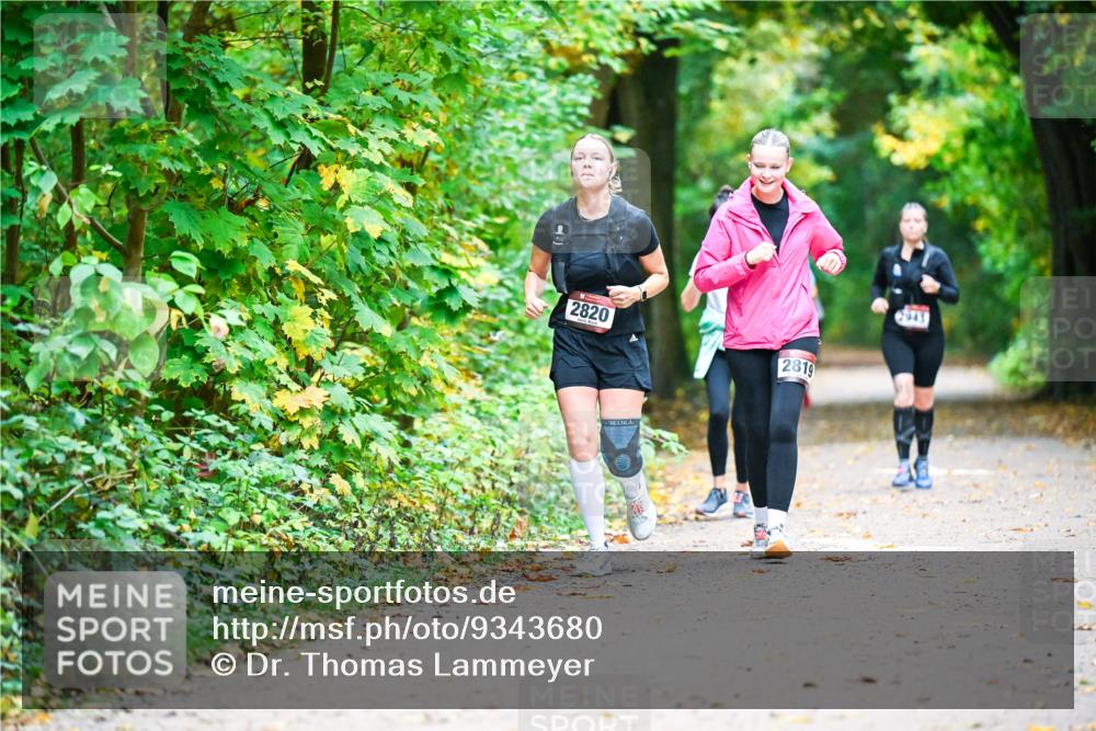 12.10.2025 - Bramfelder Halbmarathon 2025 Dr. Thomas Lammeyer http://msf.ph/oto/9343680 12.10.2025 09:59:26 Laufen 2820, 2819 meine-sportfotos.de