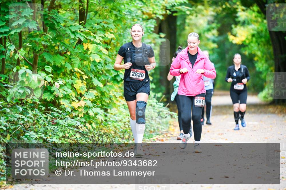 12.10.2025 - Bramfelder Halbmarathon 2025 Dr. Thomas Lammeyer http://msf.ph/oto/9343682 12.10.2025 09:59:27 Laufen 2820, 2819, 2041 meine-sportfotos.de