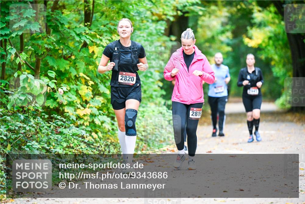 12.10.2025 - Bramfelder Halbmarathon 2025 Dr. Thomas Lammeyer http://msf.ph/oto/9343686 12.10.2025 09:59:27 Laufen 2820, 2819 meine-sportfotos.de