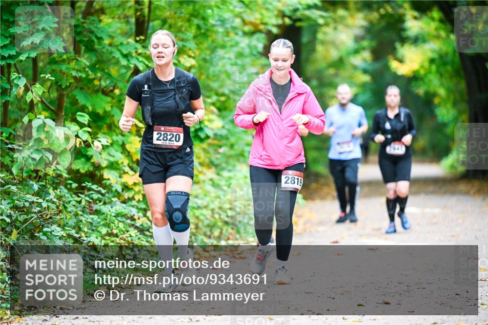 12.10.2025 - Bramfelder Halbmarathon 2025 Dr. Thomas Lammeyer http://msf.ph/oto/9343691 12.10.2025 09:59:28 Laufen 2820, 2819 meine-sportfotos.de