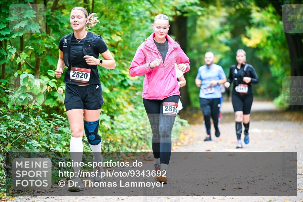 12.10.2025 - Bramfelder Halbmarathon 2025 Dr. Thomas Lammeyer http://msf.ph/oto/9343692 12.10.2025 09:59:29 Laufen 2820, 2819, 2042 meine-sportfotos.de