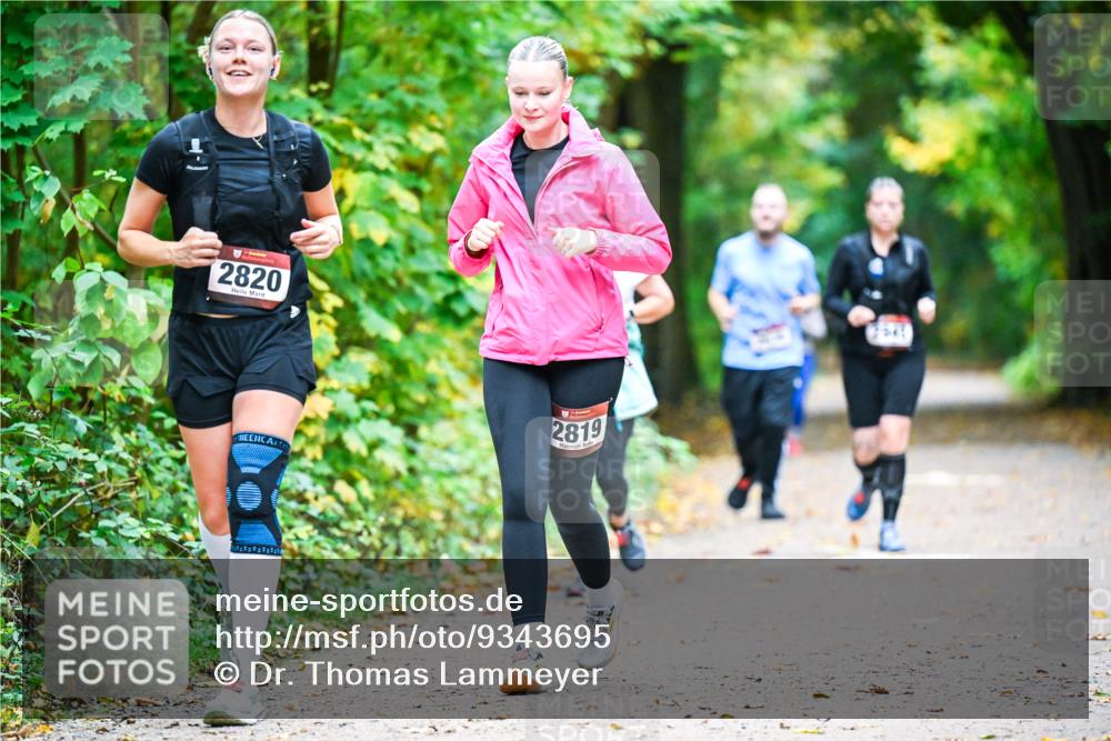 12.10.2025 - Bramfelder Halbmarathon 2025 Dr. Thomas Lammeyer http://msf.ph/oto/9343695 12.10.2025 09:59:29 Laufen 2820, 2819, 2041 meine-sportfotos.de