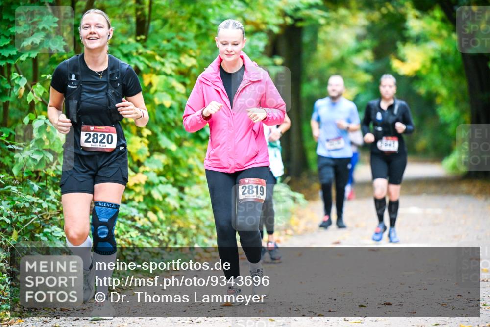 12.10.2025 - Bramfelder Halbmarathon 2025 Dr. Thomas Lammeyer http://msf.ph/oto/9343696 12.10.2025 09:59:29 Laufen 2820, 2819 meine-sportfotos.de