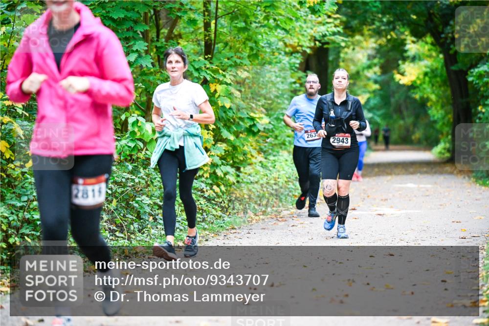 12.10.2025 - Bramfelder Halbmarathon 2025 Dr. Thomas Lammeyer http://msf.ph/oto/9343707 12.10.2025 09:59:32 Laufen 2819, 263, 2943 meine-sportfotos.de