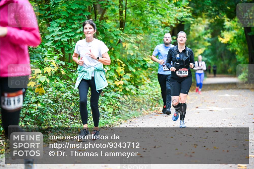 12.10.2025 - Bramfelder Halbmarathon 2025 Dr. Thomas Lammeyer http://msf.ph/oto/9343712 12.10.2025 09:59:33 Laufen 2819, 26, 2943 meine-sportfotos.de