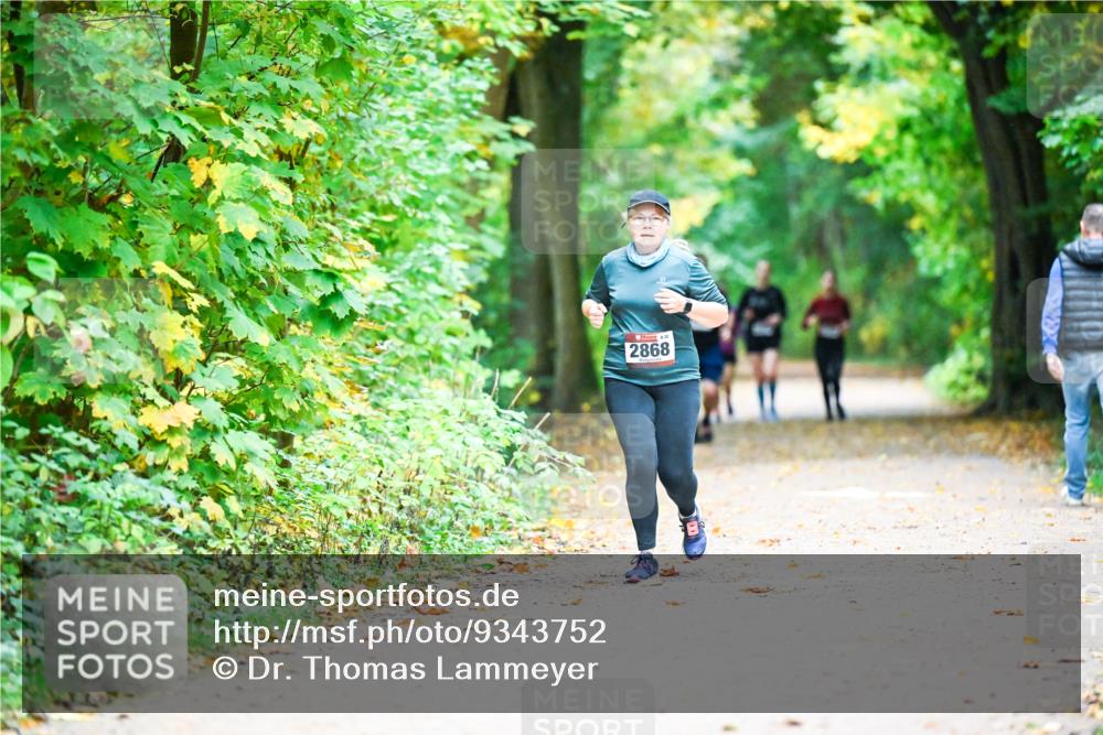 12.10.2025 - Bramfelder Halbmarathon 2025 Dr. Thomas Lammeyer http://msf.ph/oto/9343752 12.10.2025 10:00:10 Laufen 2868 meine-sportfotos.de
