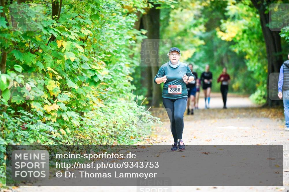 12.10.2025 - Bramfelder Halbmarathon 2025 Dr. Thomas Lammeyer http://msf.ph/oto/9343753 12.10.2025 10:00:11 Laufen 2868 meine-sportfotos.de