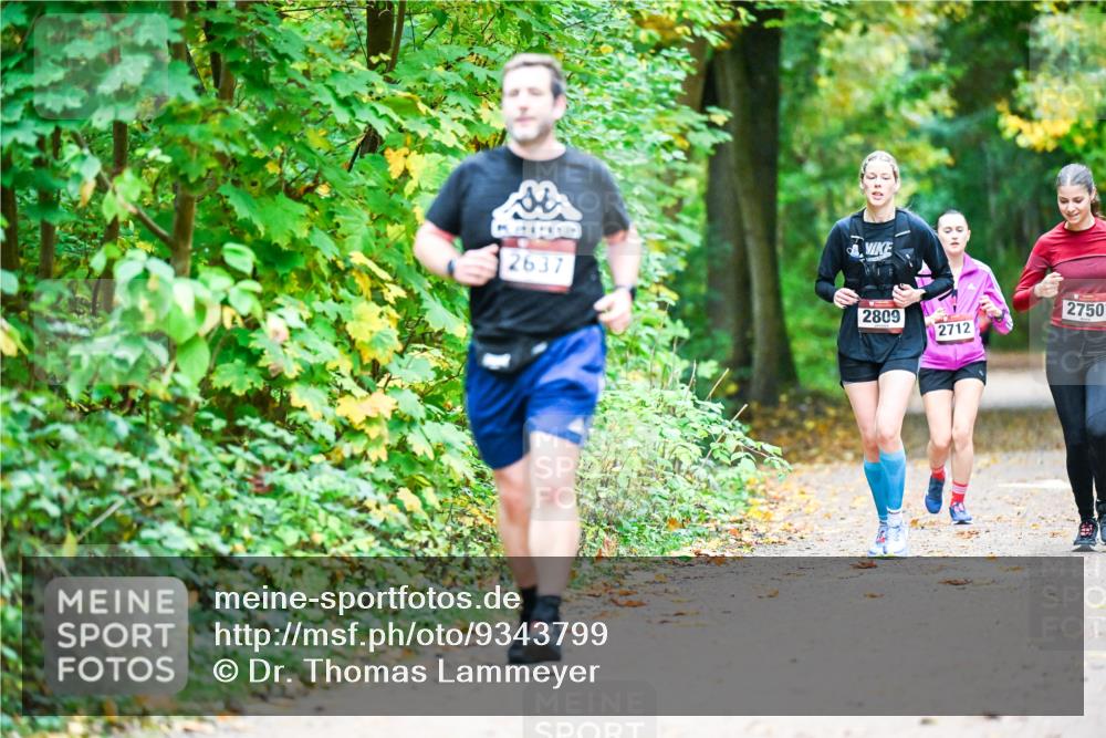 12.10.2025 - Bramfelder Halbmarathon 2025 Dr. Thomas Lammeyer http://msf.ph/oto/9343799 12.10.2025 10:00:26 Laufen 2637, 2809, 2750, 2712 meine-sportfotos.de