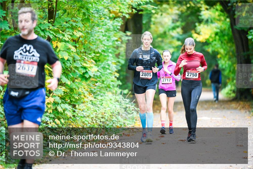 12.10.2025 - Bramfelder Halbmarathon 2025 Dr. Thomas Lammeyer http://msf.ph/oto/9343804 12.10.2025 10:00:28 Laufen 2637, 2809, 2750, 2712 meine-sportfotos.de