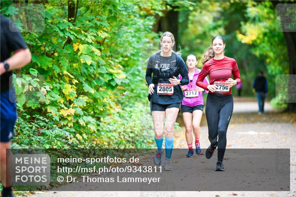 12.10.2025 - Bramfelder Halbmarathon 2025 Dr. Thomas Lammeyer http://msf.ph/oto/9343811 12.10.2025 10:00:29 Laufen 2809, 2712, 2750 meine-sportfotos.de