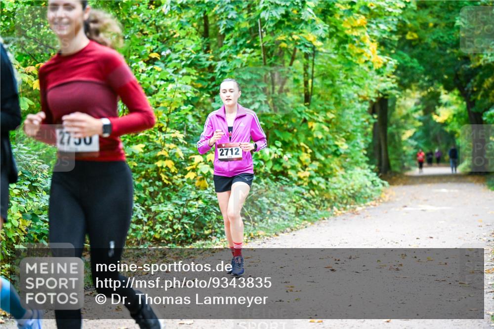 12.10.2025 - Bramfelder Halbmarathon 2025 Dr. Thomas Lammeyer http://msf.ph/oto/9343835 12.10.2025 10:00:35 Laufen 2712 meine-sportfotos.de