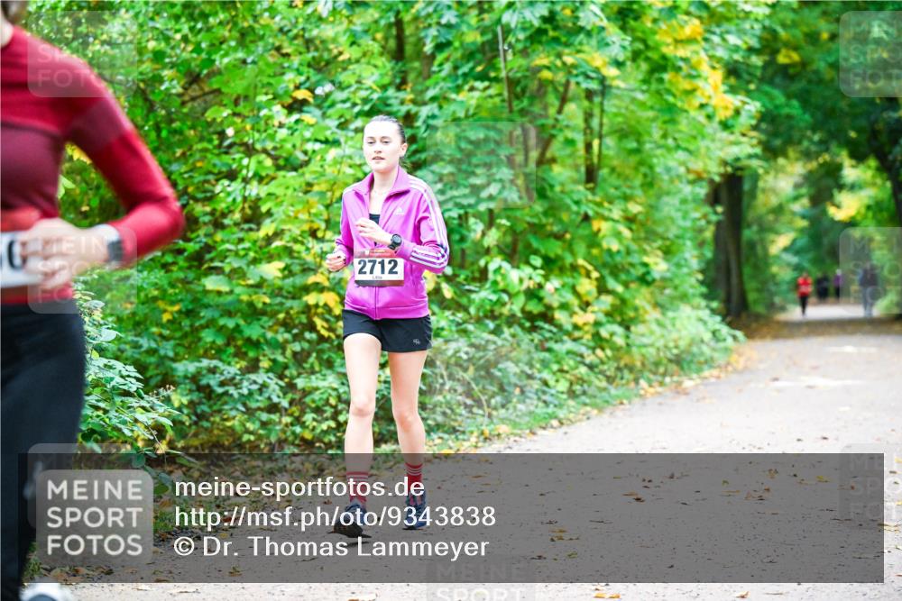 12.10.2025 - Bramfelder Halbmarathon 2025 Dr. Thomas Lammeyer http://msf.ph/oto/9343838 12.10.2025 10:00:35 Laufen 2712 meine-sportfotos.de