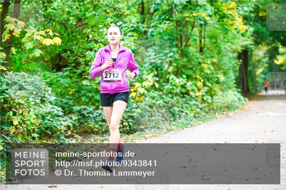 12.10.2025 - Bramfelder Halbmarathon 2025 Dr. Thomas Lammeyer http://msf.ph/oto/9343841 12.10.2025 10:00:36 Laufen 2712 meine-sportfotos.de