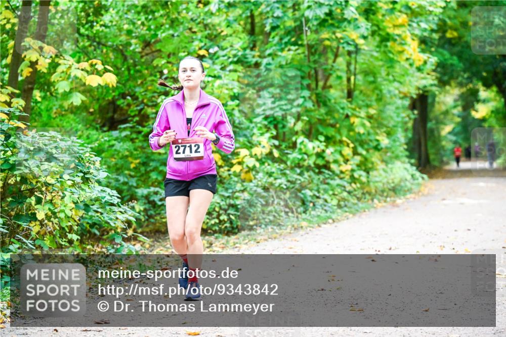 12.10.2025 - Bramfelder Halbmarathon 2025 Dr. Thomas Lammeyer http://msf.ph/oto/9343842 12.10.2025 10:00:36 Laufen 2712 meine-sportfotos.de