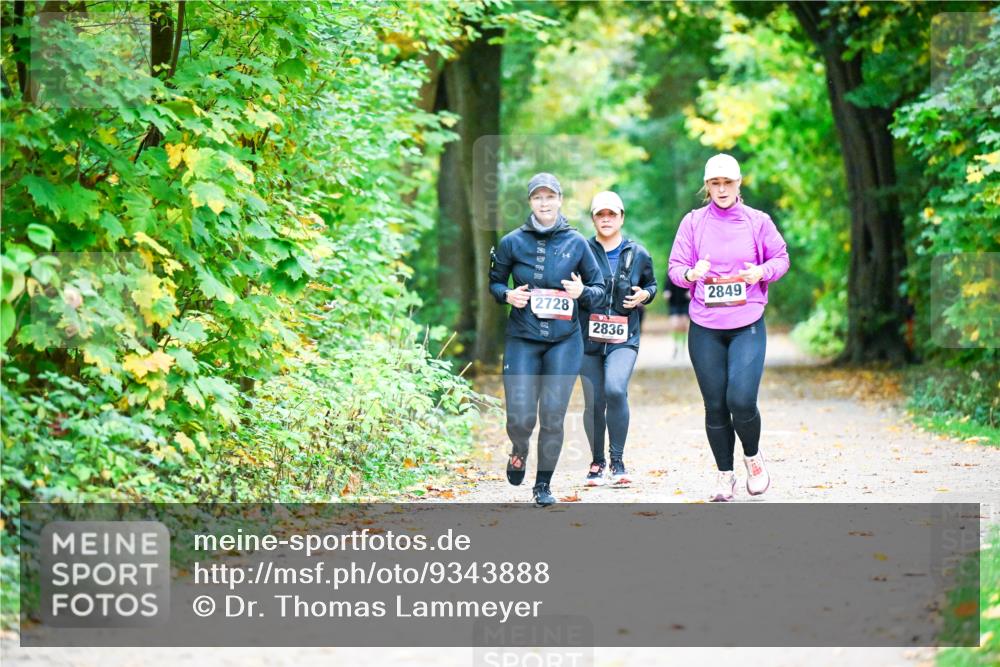 12.10.2025 - Bramfelder Halbmarathon 2025 Dr. Thomas Lammeyer http://msf.ph/oto/9343888 12.10.2025 10:01:17 Laufen 2728, 28, 2836, 2849 meine-sportfotos.de