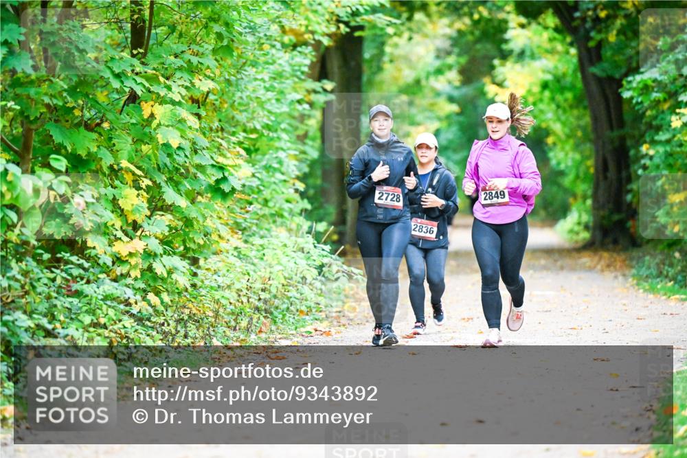 12.10.2025 - Bramfelder Halbmarathon 2025 Dr. Thomas Lammeyer http://msf.ph/oto/9343892 12.10.2025 10:01:17 Laufen 2728, 2836, 2849 meine-sportfotos.de